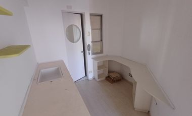 Oficina Moderna con excelente ilumunación, cocina y baño privado, Monserrat.