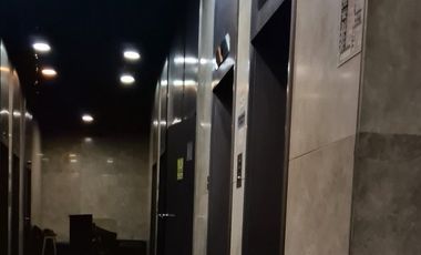 Oficina Moderna con excelente ilumunación, cocina y baño privado, Monserrat.