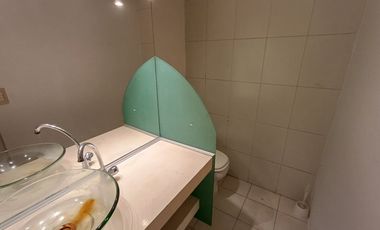 Oficina Moderna con excelente ilumunación, cocina y baño privado, Monserrat.
