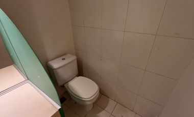 Oficina Moderna con excelente ilumunación, cocina y baño privado, Monserrat.