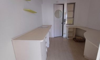 Oficina Moderna con excelente ilumunación, cocina y baño privado, Monserrat.