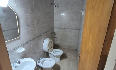 Olegario Andrade al 100 bis (Casa de pasillo 4 dormitorios C/Patio y Terraza)