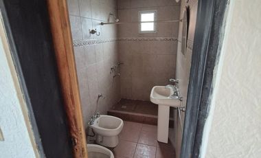 Olegario Andrade al 100 bis (Casa de pasillo 4 dormitorios C/Patio y Terraza)