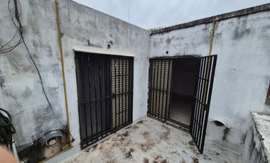 Olegario Andrade al 100 bis (Casa de pasillo 4 dormitorios C/Patio y Terraza)