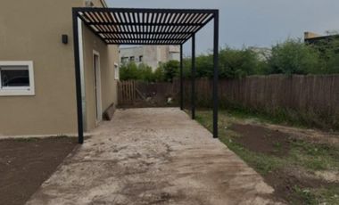 Casa en venta - 3 Dormitorios 2 Baños - Pilar