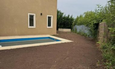 Casa en venta - 3 Dormitorios 2 Baños - Pilar