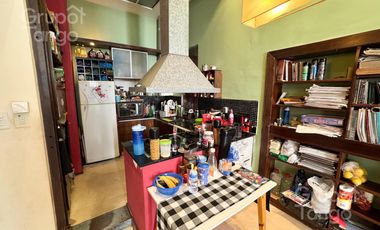 Venta Piso Departamento San Nicolas 4 Ambientes Balcon Frente con Dependencia