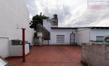 Casa 6 ambientes patio y parrilla