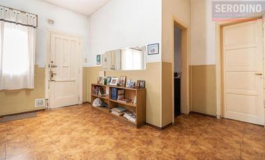 Casa 6 ambientes patio y parrilla