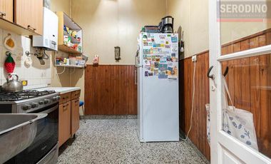 Casa 6 ambientes patio y parrilla