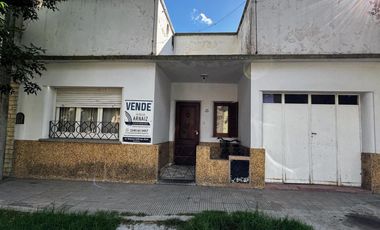 Casa en venta - 2 Dormitorios 1 Baño - Saladillo