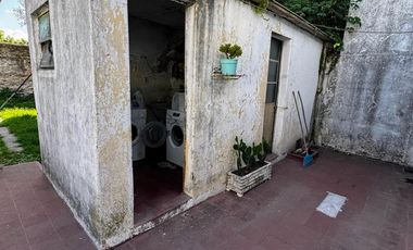 Casa en venta - 2 Dormitorios 1 Baño - Saladillo