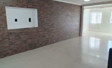 AMPLIA CASA DISPONIBLE, CERCA DE TODO EN BARCELONA RESIDENCIAL, PARQUE IND PACIF