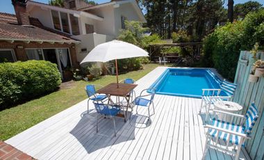Casa en venta - 10 Dormitorios 10 Baños - 785Mts2 - Pinamar
