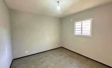 Casa 3 ambientes en Ranelagh, amplio lote, APTO CREDITO en venta