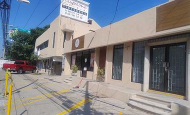 LOCAL EN RENTA, FRENTE A PLAZA CRYSTAL