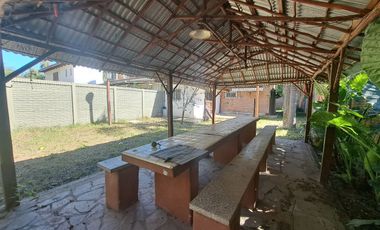 VENTA - PERMUTA Casa un dormitorio, cochera y jardín-Granadero Baigorria