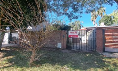 VENTA - PERMUTA Casa un dormitorio, cochera y jardín-Granadero Baigorria