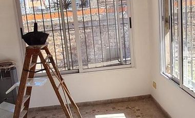 Casa 3 DORMITORIOS COCHERA JARDIN