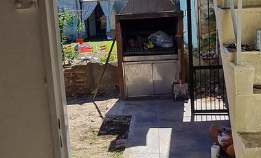 Casa 3 DORMITORIOS COCHERA JARDIN