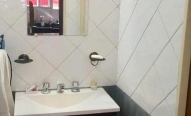 Casa en venta - 3 Dormitorios 2 Baños - Cochera - 207Mts2 - Banfield