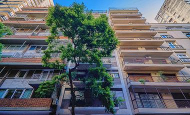 Amplio 3 ambientes c/ balcón terraza y parrilla - Recoleta