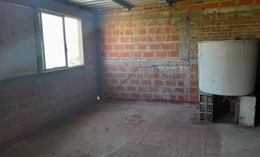 Casa en venta - 4 Dormitorios 3 Baños 1 Cochera - 280Mts2 - Lanús Este