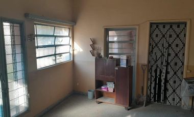 Casa en venta - 4 Dormitorios 3 Baños 1 Cochera - 280Mts2 - Lanús Este