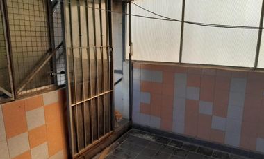 Casa en venta - 4 Dormitorios 3 Baños 1 Cochera - 280Mts2 - Lanús Este