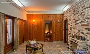 Casa en Venta de 4 Ambientes, Bernal.