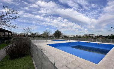 Casa en Altos del Casco, Zárate. Terreno de 620 m2. Parque, pileta, galería y parrilla.