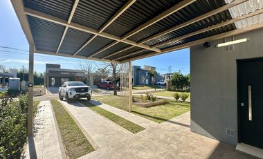 Casa en Altos del Casco, Zárate. Terreno de 620 m2. Parque, pileta, galería y parrilla.