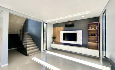 Casa en Altos del Casco, Zárate. Terreno de 620 m2. Parque, pileta, galería y parrilla.