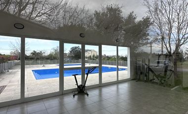 Casa en Altos del Casco, Zárate. Terreno de 620 m2. Parque, pileta, galería y parrilla.