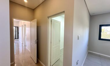 Casa en Altos del Casco, Zárate. Terreno de 620 m2. Parque, pileta, galería y parrilla.