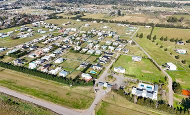 Casa en Altos del Casco, Zárate. Terreno de 620 m2. Parque, pileta, galería y parrilla.