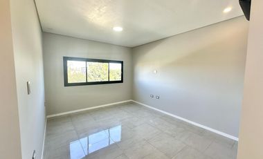 Casa en Altos del Casco, Zárate. Terreno de 620 m2. Parque, pileta, galería y parrilla.
