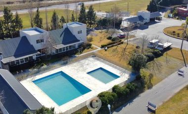 Casa en Altos del Casco, Zárate. Terreno de 620 m2. Parque, pileta, galería y parrilla.