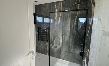 Casa en Altos del Casco, Zárate. Terreno de 620 m2. Parque, pileta, galería y parrilla.