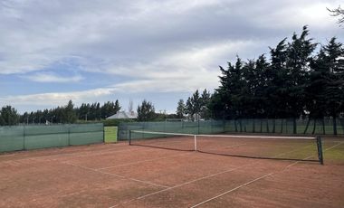 Casa en Altos del Casco, Zárate. Terreno de 620 m2. Parque, pileta, galería y parrilla.