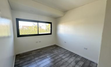 Casa en Altos del Casco, Zárate. Terreno de 620 m2. Parque, pileta, galería y parrilla.
