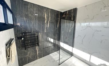 Casa en Altos del Casco, Zárate. Terreno de 620 m2. Parque, pileta, galería y parrilla.