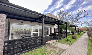 Casa en Altos del Casco, Zárate. Terreno de 620 m2. Parque, pileta, galería y parrilla.