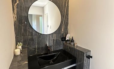 Casa en Altos del Casco, Zárate. Terreno de 620 m2. Parque, pileta, galería y parrilla.