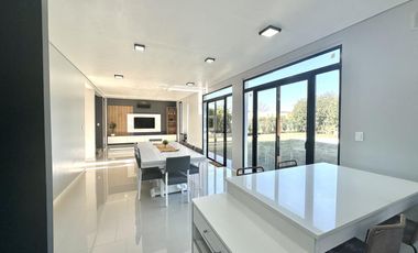 Casa en Altos del Casco, Zárate. Terreno de 620 m2. Parque, pileta, galería y parrilla.