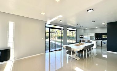 Casa en Altos del Casco, Zárate. Terreno de 620 m2. Parque, pileta, galería y parrilla.