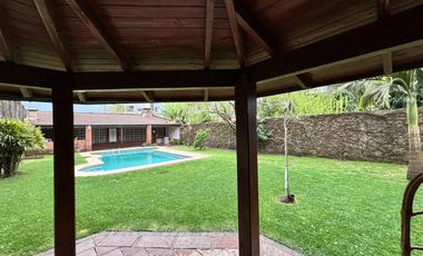 Casa en merlo sur, 5 ambiente, quincho, pileta