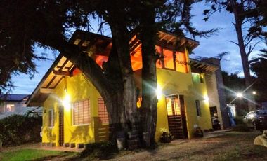 Casa en venta - 4 Dormitorios 3 Baños - Villa Gesell