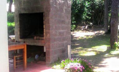 Casa en venta - 4 Dormitorios 3 Baños - Villa Gesell