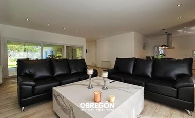 Casa en  Alquiler Temporada 2024 Costa Esmeralda con Pileta